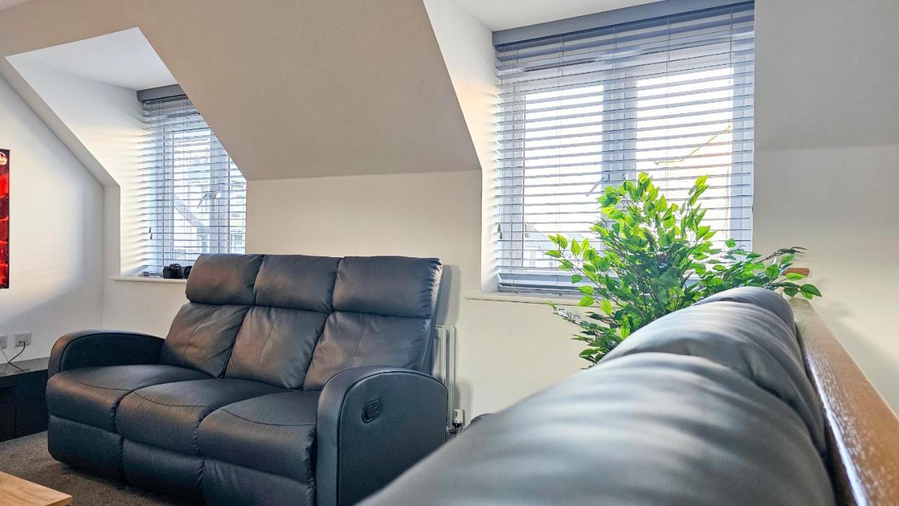Stunning Two-Bedroom Apartment At A3Ree, Free Parking, Near Cribbs Causeway Mall Бристоль Екстер'єр фото