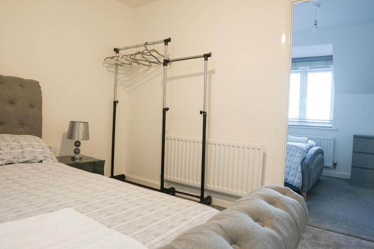 Stunning Two-Bedroom Apartment At A3Ree, Free Parking, Near Cribbs Causeway Mall Бристоль Екстер'єр фото