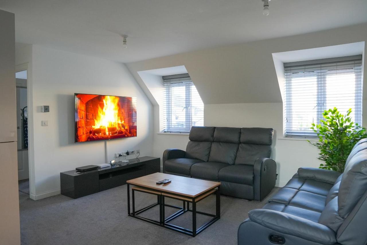 Stunning Two-Bedroom Apartment At A3Ree, Free Parking, Near Cribbs Causeway Mall Бристоль Екстер'єр фото