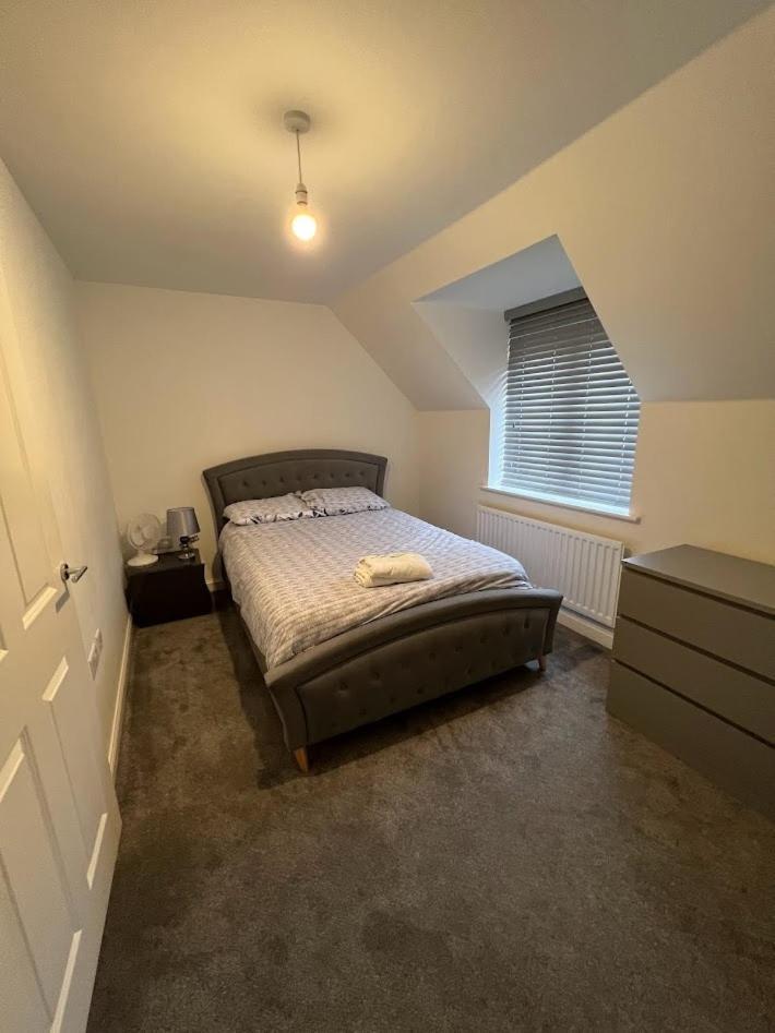 Stunning Two-Bedroom Apartment At A3Ree, Free Parking, Near Cribbs Causeway Mall Бристоль Номер фото